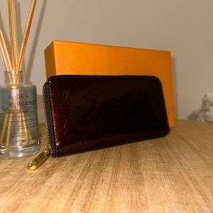 Louis Vuitton Zippy Wallet - Vernis
